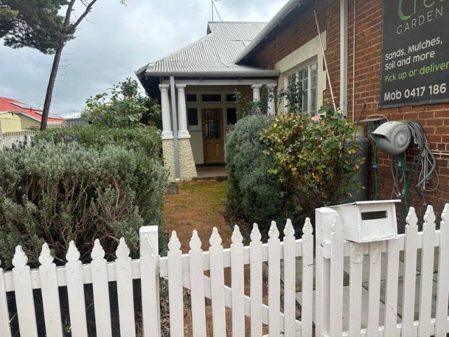 LOCAL LANDMARK HOMESTEAD SOLD BY SUZIE PERRIN