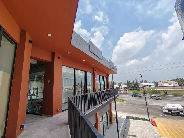 LOCAL NUEVO UBICADO EN ESQUINA EN ACCESO LOMAS I