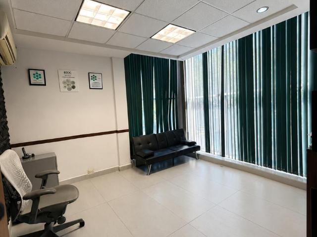 Local Oficinas en Venta col. Las torres Monterrey