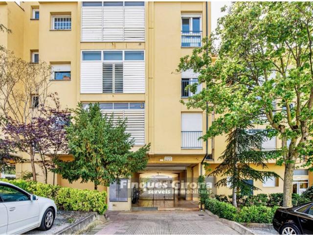 2 LOCALES EN BRUTO PARA HACER VIVIENDA EN MONTJUIC GIRONA
