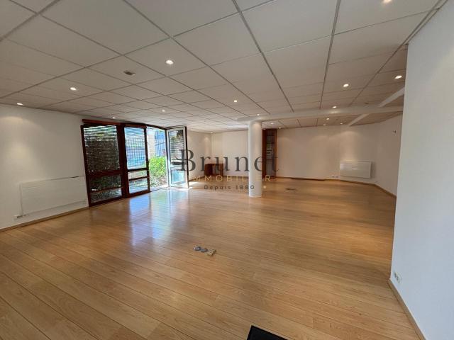 LOCAL PROFESSIONNEL AVENUE DES ARTS LE PARC SAINT MAUR