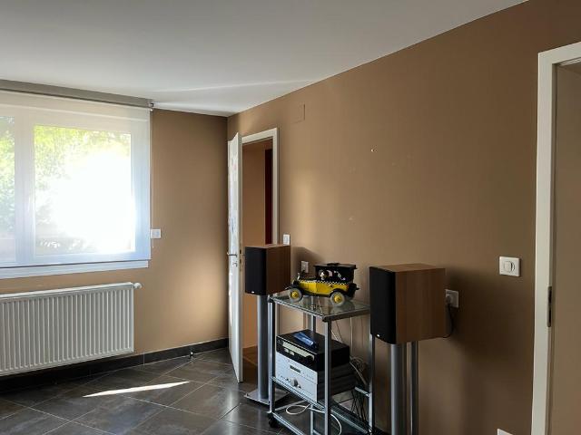 Local Professionnel / Appartement dans résidence récente plein centre