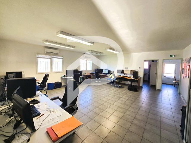Local professionnel de 157 m² sur un terrain de 1000 m². 157m² Arthez de Béarn