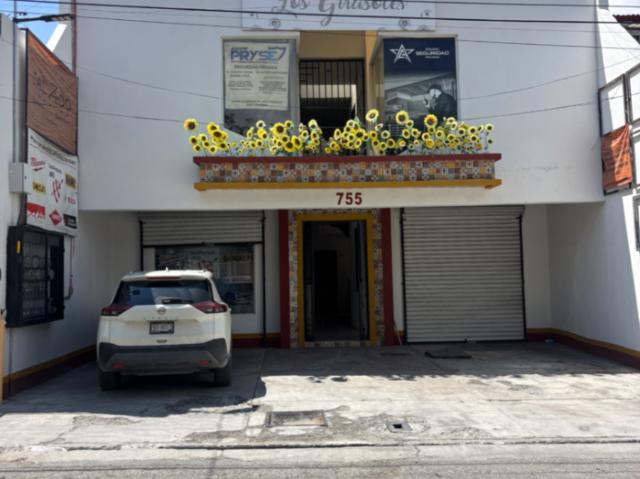 Local renta en plaza Girasoles