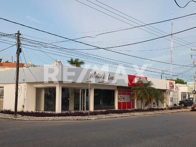 Local sobre calle principal y a 2 calles de avenida