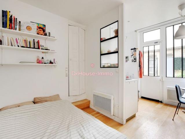 LOCAL SUR RUE 48 m2 + CAVE 16 m2 RUE VAUVENARGUES
