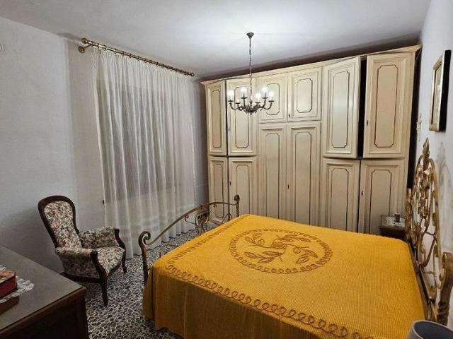 Locale 5 vani
