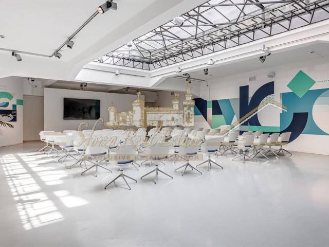 Palazzina commerciale in vendita a Milano