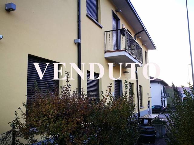 Palazzina commerciale in affitto a Airuno