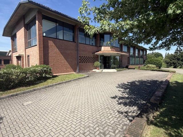 Palazzina commerciale in vendita a Dozza