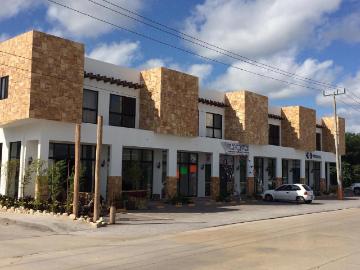 Locales comerciales de 60 m2 sobre Av Constituyentes, Playa del Carmen
