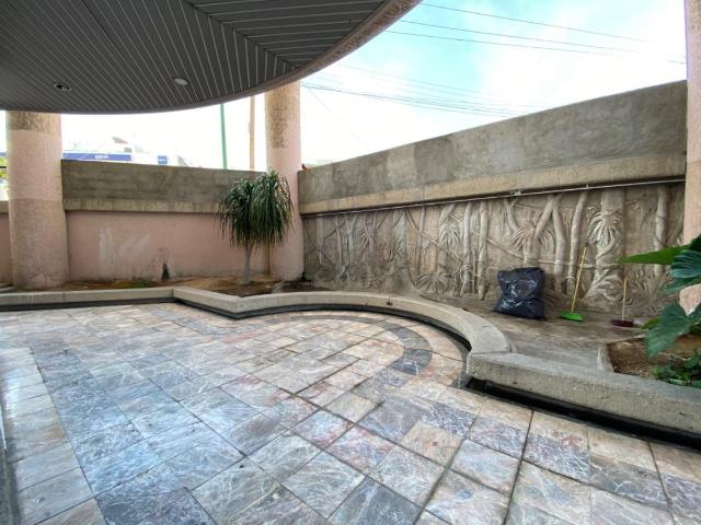 Locales comerciales EN ESQUINA Y PLANTA BAJA en PLAZA BONAMPAK en VENTA