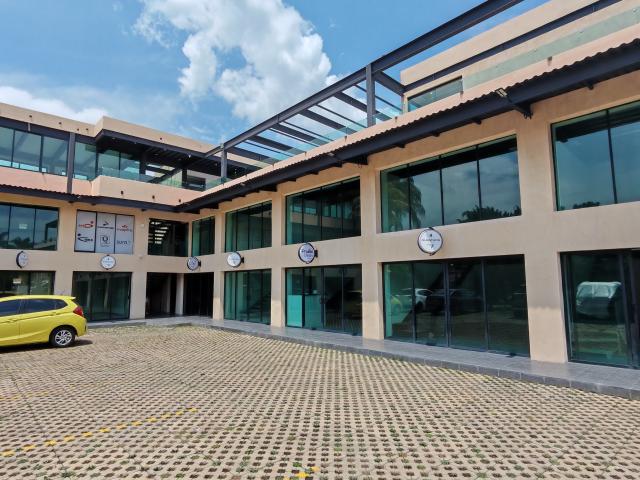 Locales comerciales en renta | Corredor comercial Paraíso Country. Clave 6328