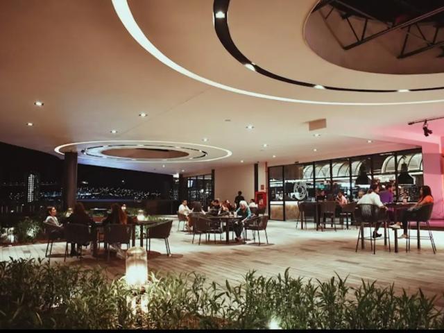 Locales comerciales en renta en Plaza Via Cordillera en Valle Poniente