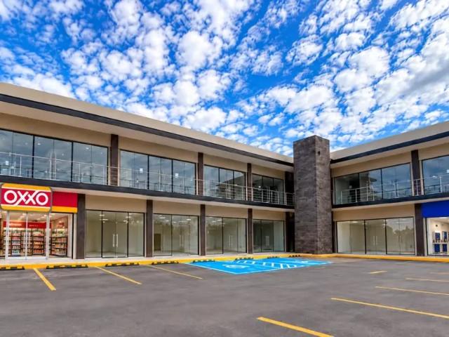 LOCALES COMERCIALES EN RENTA RAMOS ARIZPE PLAZA YOLA