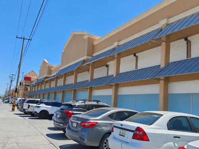 Locales Comerciales en Renta sobre Blvd. Valdés Sánchez, frente a Plaza Patio Saltillo