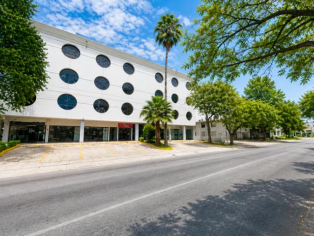 LOCALES COMERCIALES EN VENTA EN CALZADA SAN PEDRO, MONTERREY, NUEVO LEÓN
