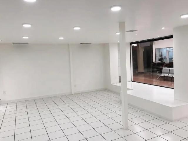 LOCALES COMERCIALES EN VENTA/RENTA EN PLAZA COMERCIAL, MORELIA