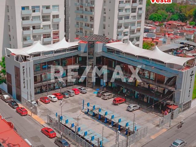 Locales Comerciales, Islas y Terrazas en Renta – Plaza Comercial sobre Calle Santa María, Col. Félix Ireta, Morelia, Michoacán