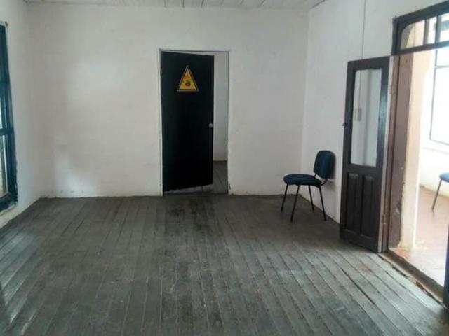LOCALES COMERCIALES Y CASA EN EL CENTRO DE VILLA DEL CARBON