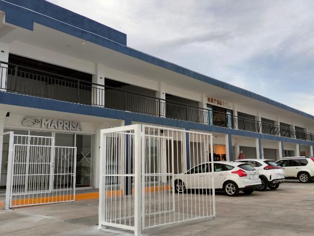 LOCALES EN PLAZA COMERCIAL EXCELENTE UBICACION
