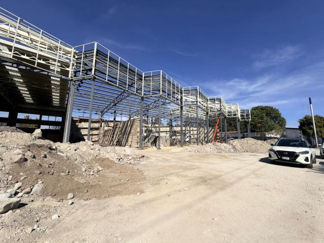 Locales en renta sobre Av. Las Torres, Metepec