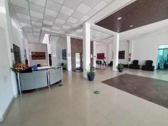 LOCALES EN RENTA EN PLAYA DEL CARMEN 151 M2 SOBRE CARRETERA FEDERAL FRENTE A PLAYACAR