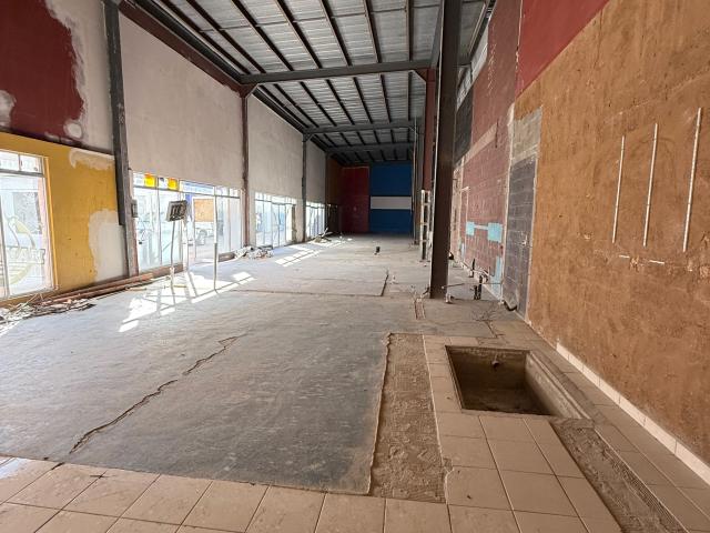 Locales en Renta en Plaza Palmeras en Ensenada 48m2