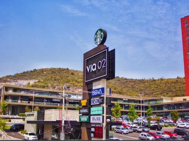 Locales en Renta Plaza Via 02 Colinas de San Jeronimo