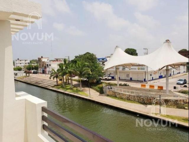 Locales en Venta frente a Paseo La Cortadura