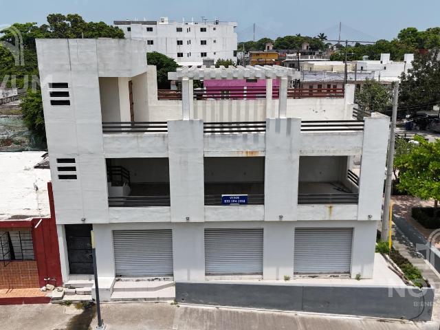 Locales en Venta frente a Paseo La Cortadura