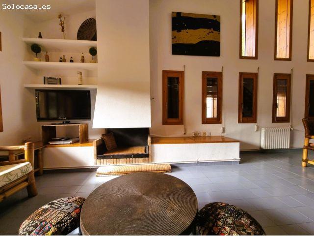 IMPRESIONANTE CHALET CON PISCINA EN URBANIZACIÓN EL PANTANO – LALCORA