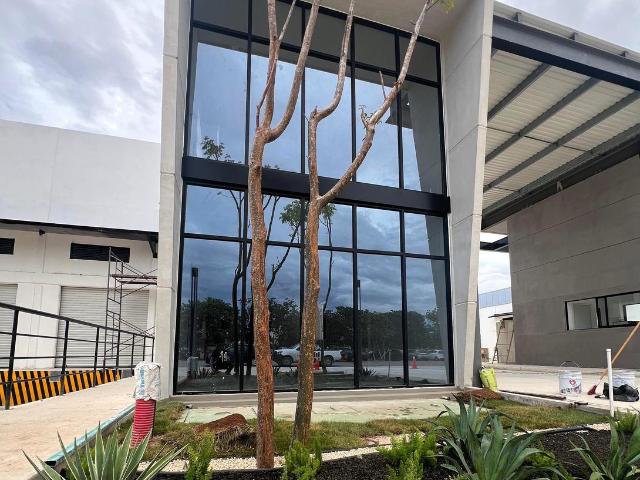 Locales y Bodegas en Zona Industrial de Um?n