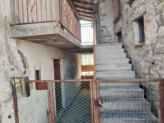 Località Casa Perotti 8 vani 150mq