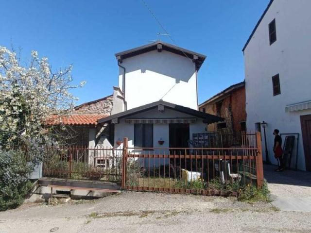 Località Case Piccioni 53 5 vani 140mq