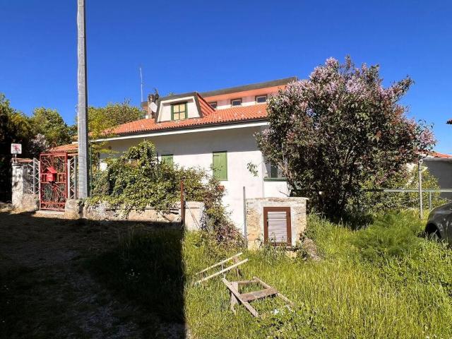 Località Colafee 100 8 vani 280mq