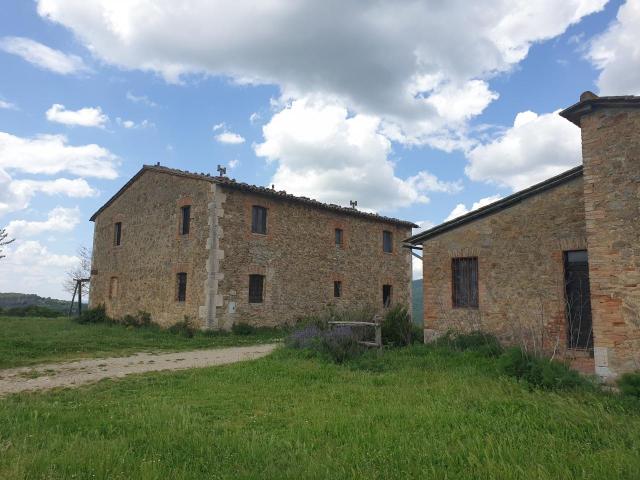 LOCALITA COLONNETTA 15 vani 450mq