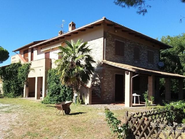 Località Croce 68 18 vani 500mq