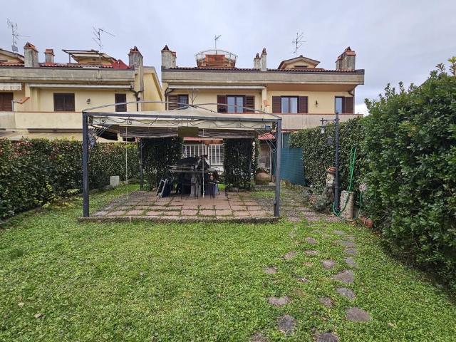 LOCALITA´ CROCICCHIO TORRI 5 vani 140mq