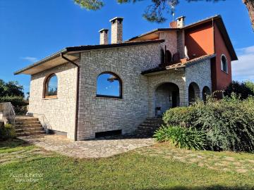 Località Ferretto 48 12 vani 397mq