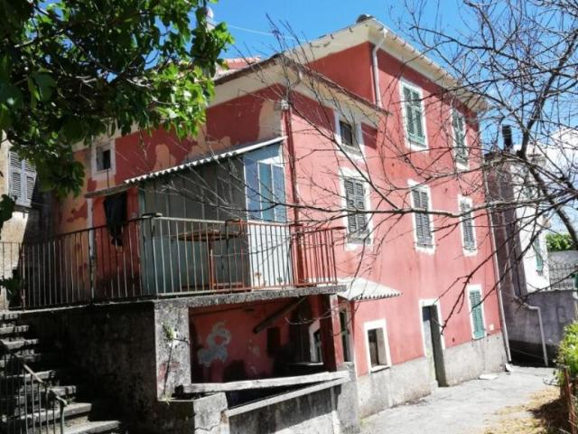 Località Ghiggeri 9 vani 180mq