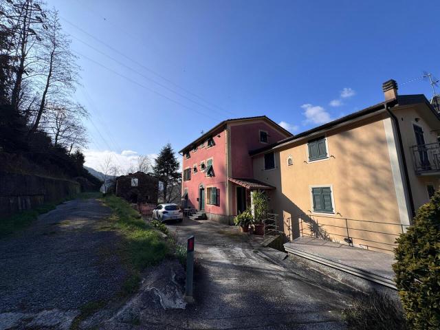 Via Angelo Grilli 120 6 vani 80mq