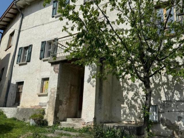 località Il Monte 200mq