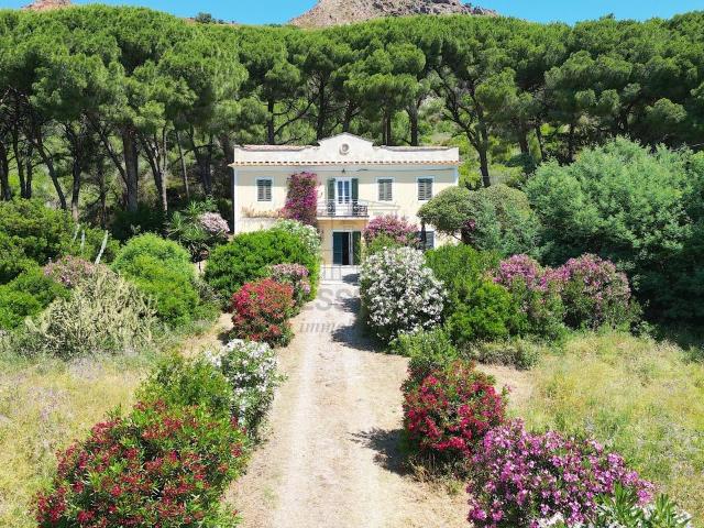 Località Monte 4 40 vani 660mq