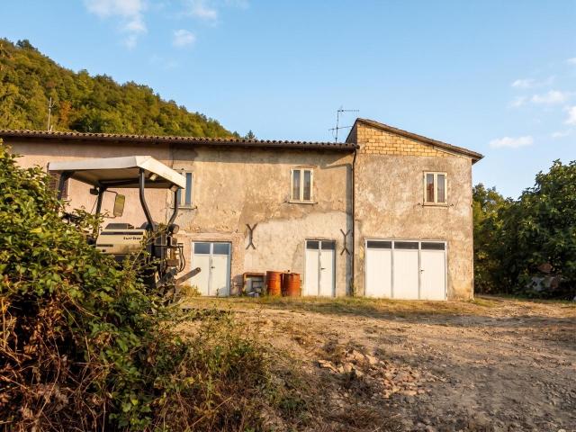 Località Pereto Ville 12 10 vani 154mq