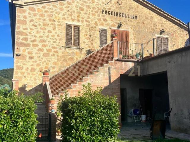 località podere poggio sellino snc 8 vani 600mq