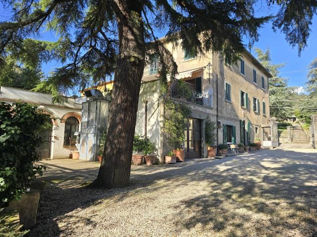 Località Riccio 70A 21 vani 460mq