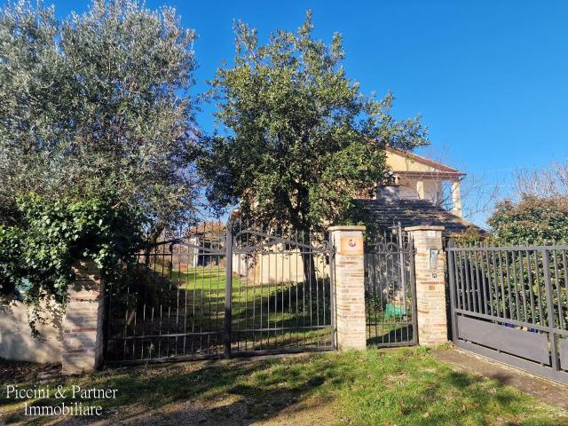 Località San Lorenzo 20 vani 800mq