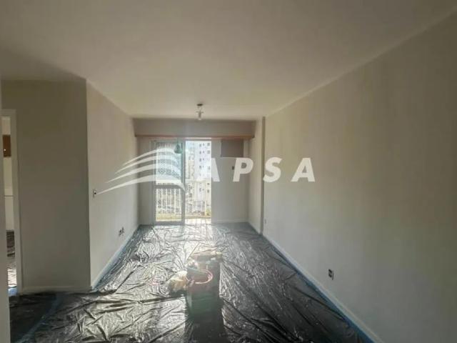 Localizado na tradicional rua da passagem, este excelente apartamento reúne conforto, funcionalidade