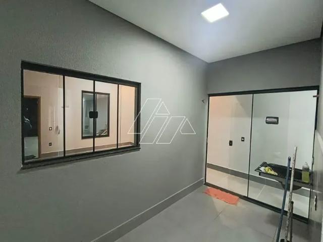 Localizado no Bairro Bandeirantes, excelente casa próximo á supermecado, farmácia, açougue